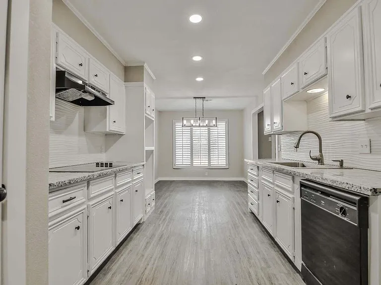 8007 Elmwood Ave — Photo 8