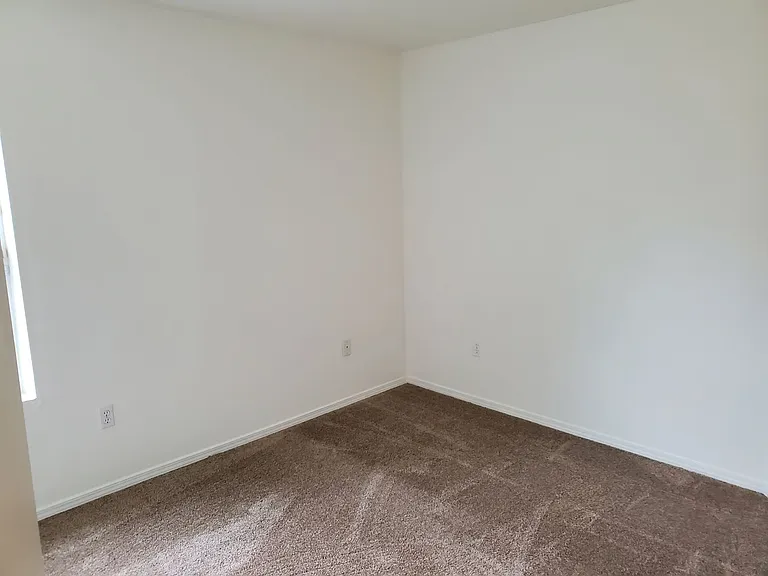 562 NE Negus Loop — Photo 11