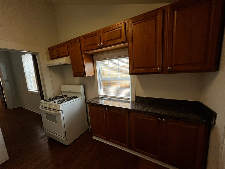 2813 Orleans Ave — Photo 9
