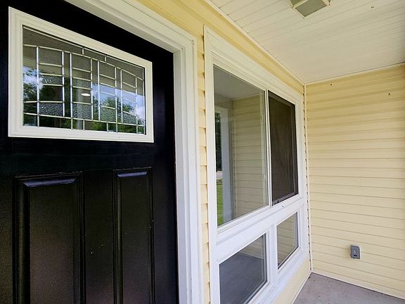 3rd image of 607 New River Dr