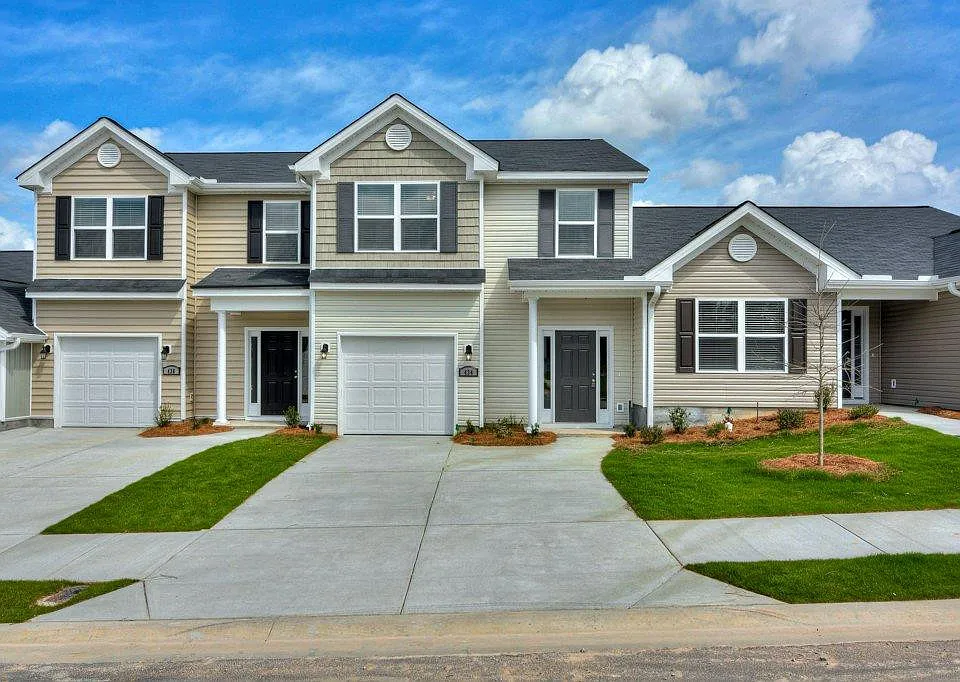 425 Amesbury Dr