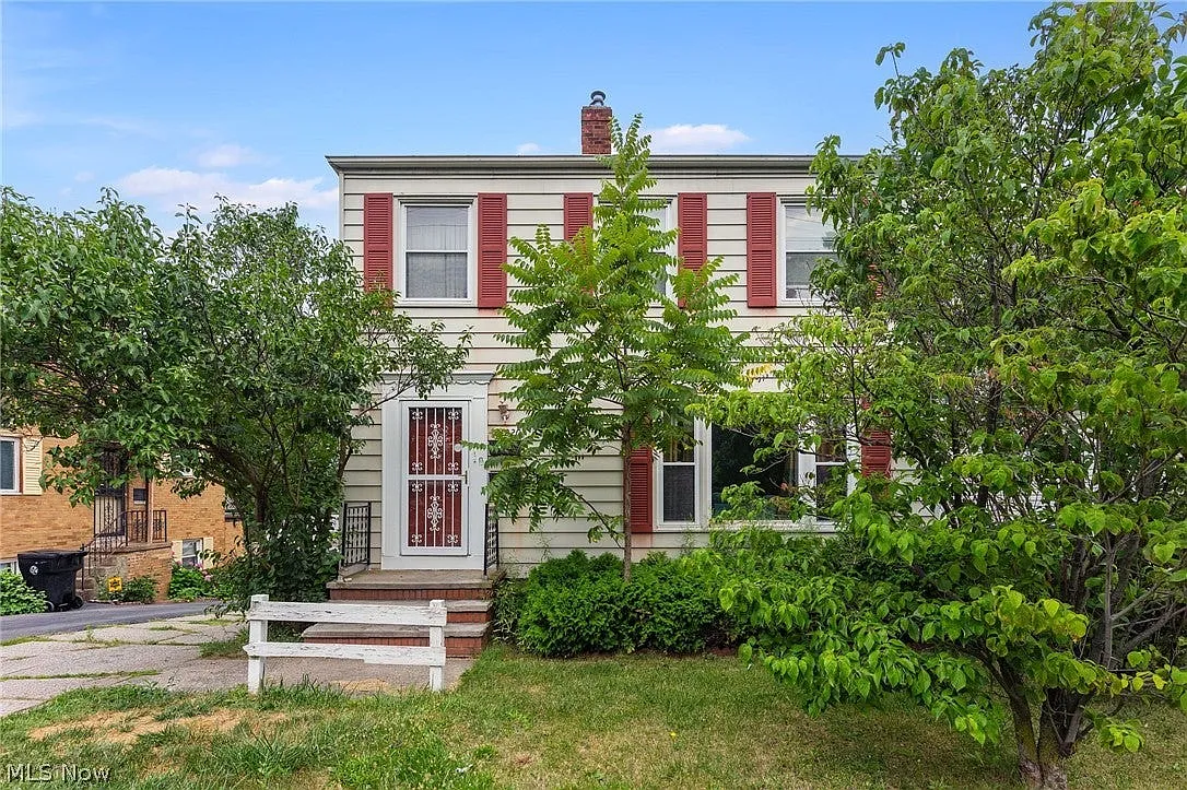 2 bed, $1,300 — Photo 1