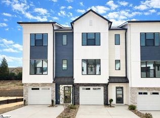 12 Pikewood Ln, Greenville, SC 29607