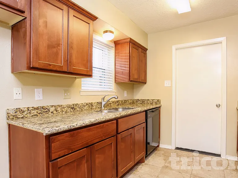 4227 Burkegate Dr — Photo 5