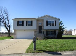 303 Jo Mar Ave, Smithton, IL 62285