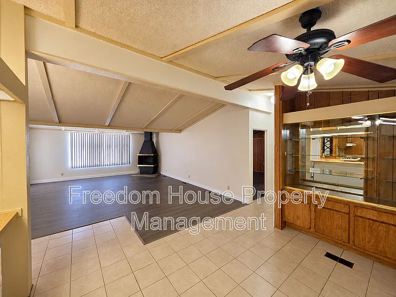 3 bed, 3.0 bath, 1937 sqft, $1,741 — Photo 4