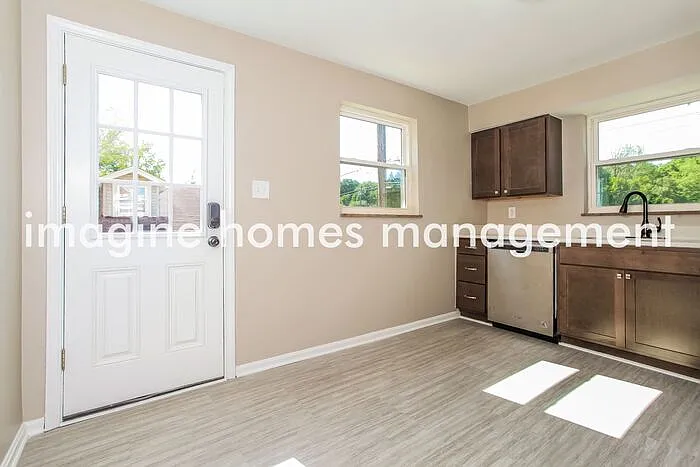 3 bed, 1.5 bath, 1137 sqft, $2,265 — Photo 4