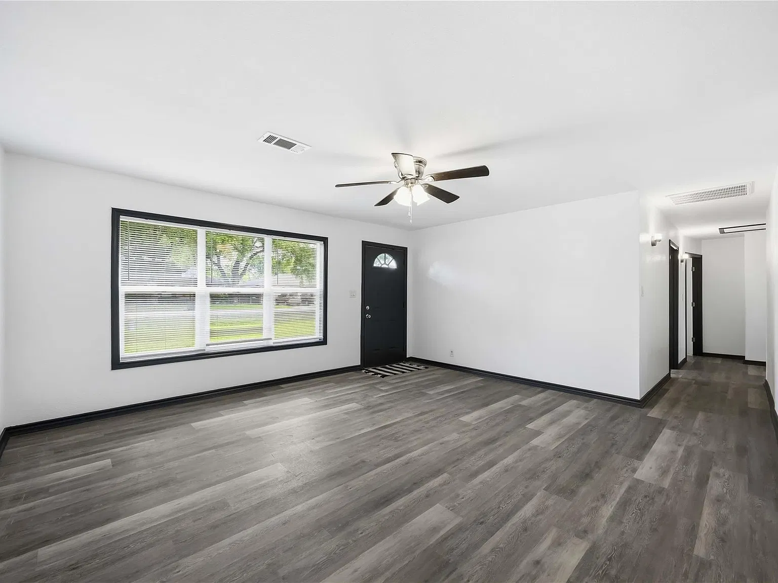 4 bed, 3.0 bath, 1940 sqft, $2,200 — Photo 4