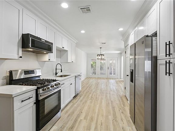 5th image of 8 Carriage Ln