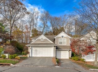 15 Ridgewood Dr, Randolph, NJ 07869