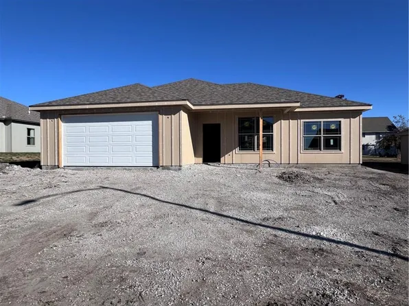 810 Timberline Dr, Cameron, MO 64429