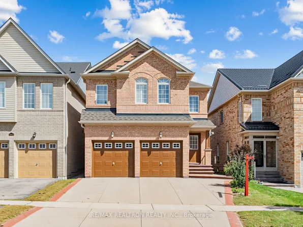 4841 Apple Blossom Cir, Mississauga, ON L5V 3C6