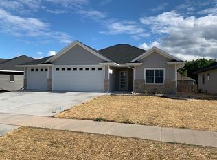 3325 Stone Ridge Dr, Green Bay, WI 54313