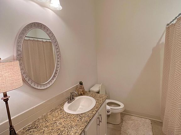 5th image of 206 Oak Path Dr