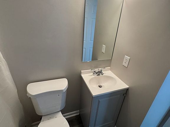 4th image of 2212 Hart St #A