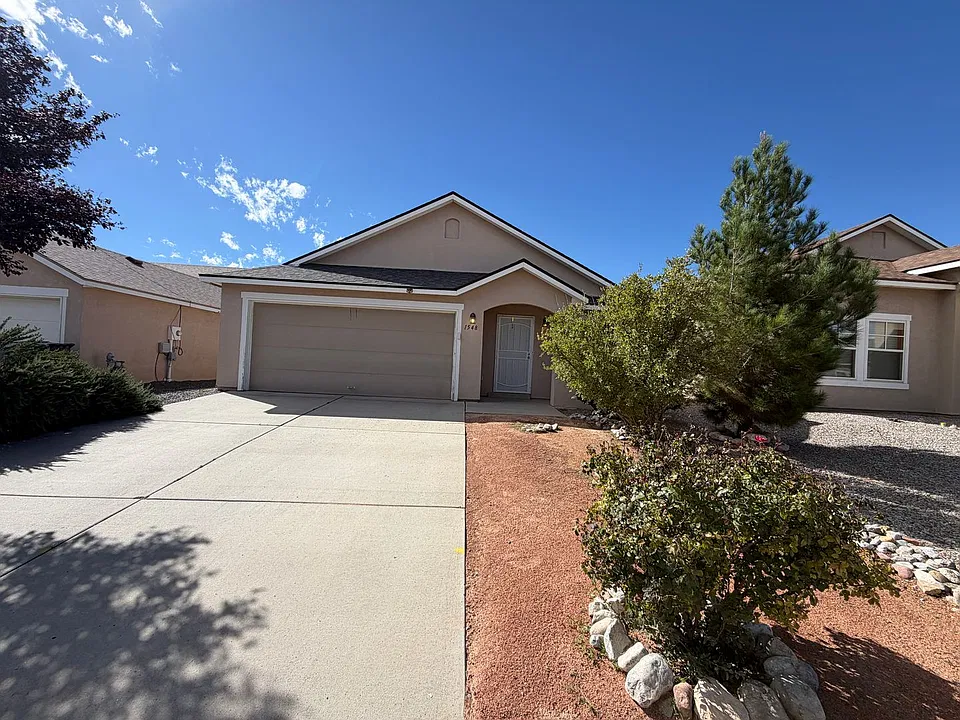 1548 Reynosa Loop SE