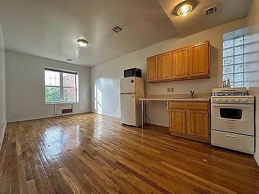 1st image of 1710 Newkirk Ave APT 4A