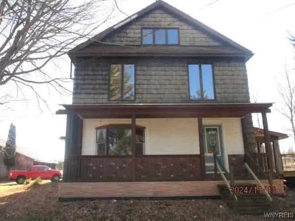307 Reeves Rd, Angola, NY 14006