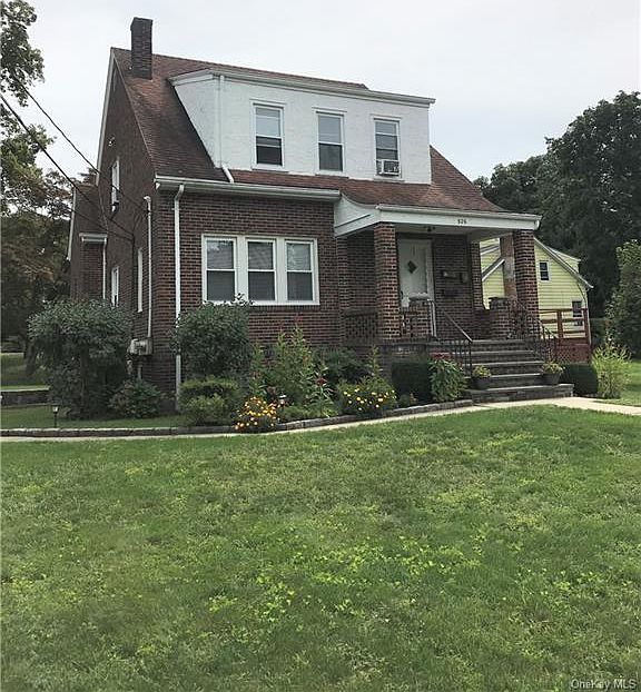 1st image of 526 Manhattan Ave