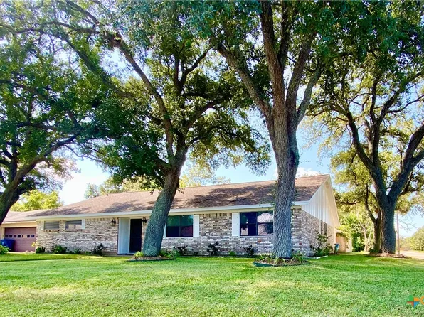 741 Westwood Dr, Port Lavaca, TX 77979