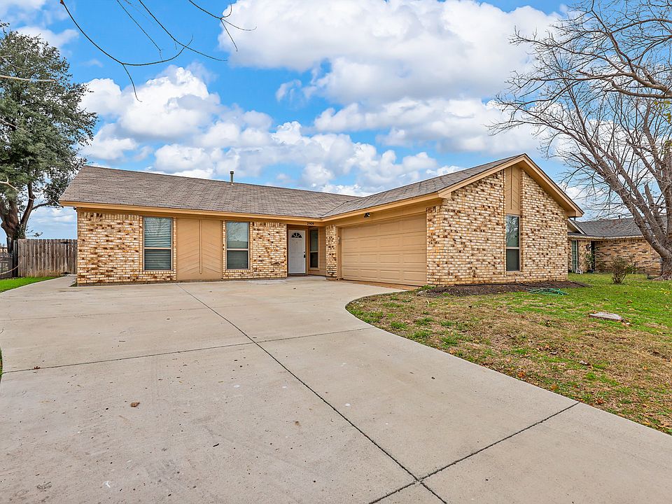 1st image of 2909 Lake Park Dr