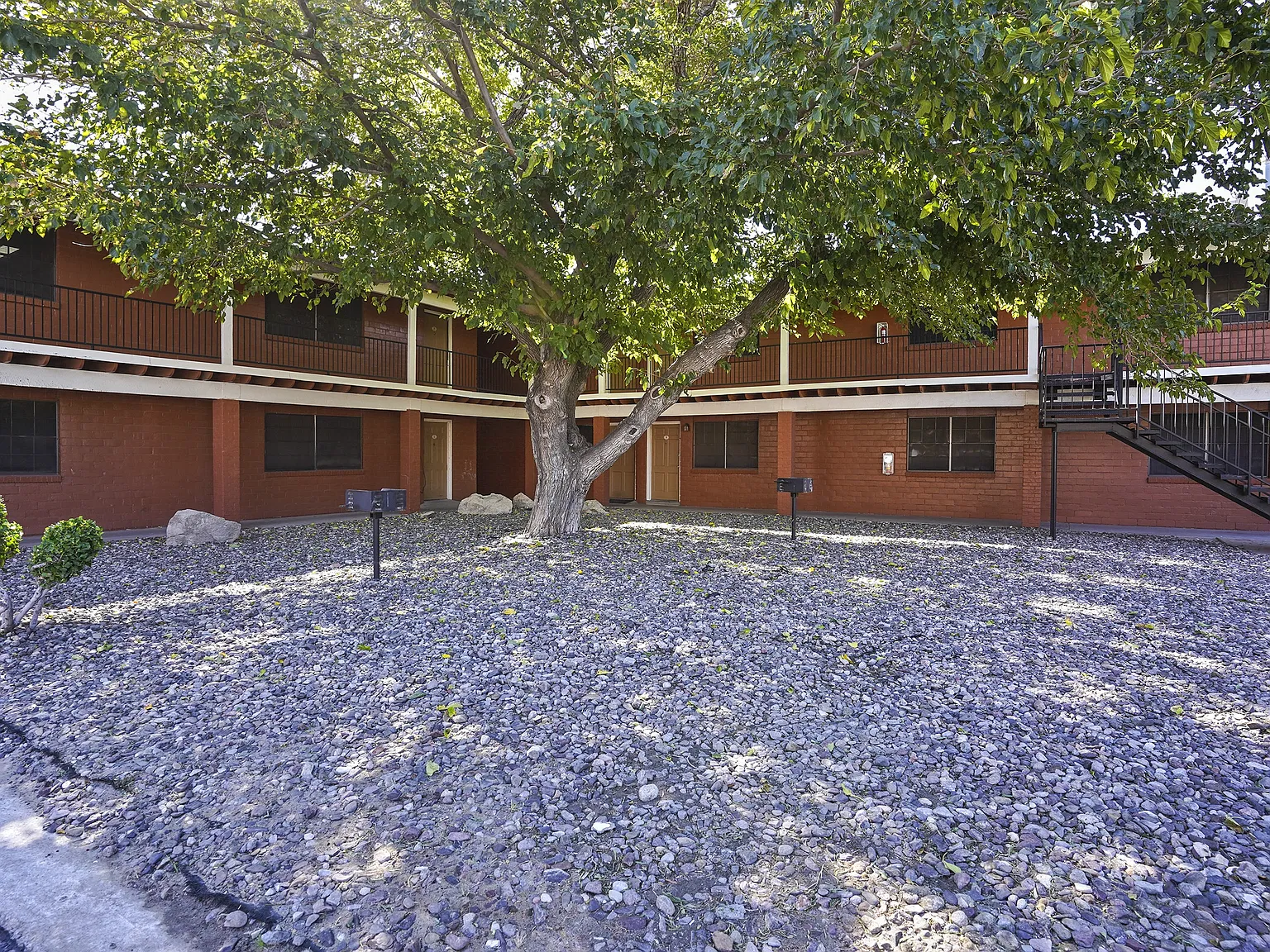Paso Oeste Apartments — Photo 4