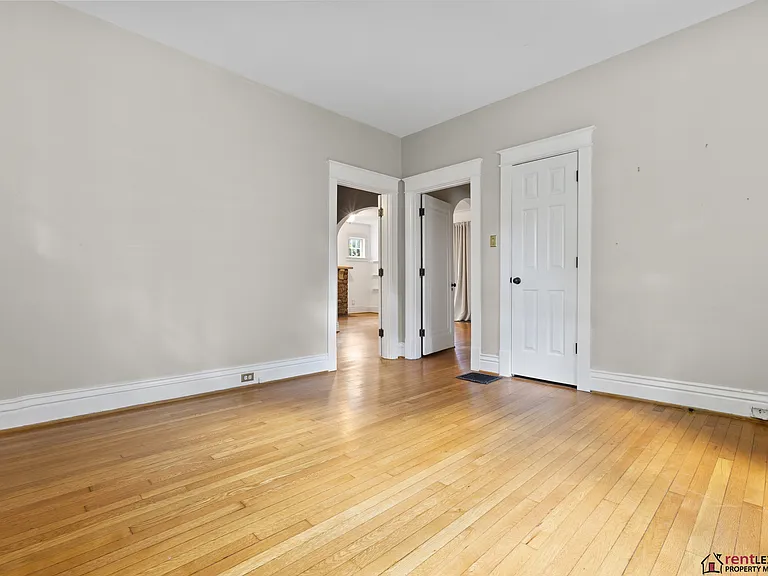 1041 Fontaine Rd — Photo 16