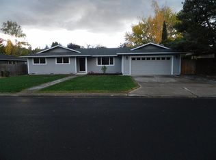 864 La Loma Dr, Medford, OR