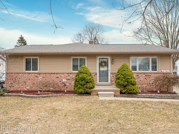 9182 Houghton St, Livonia, MI 48150