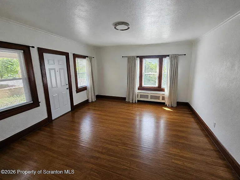 1057 Lincoln St — Photo 5