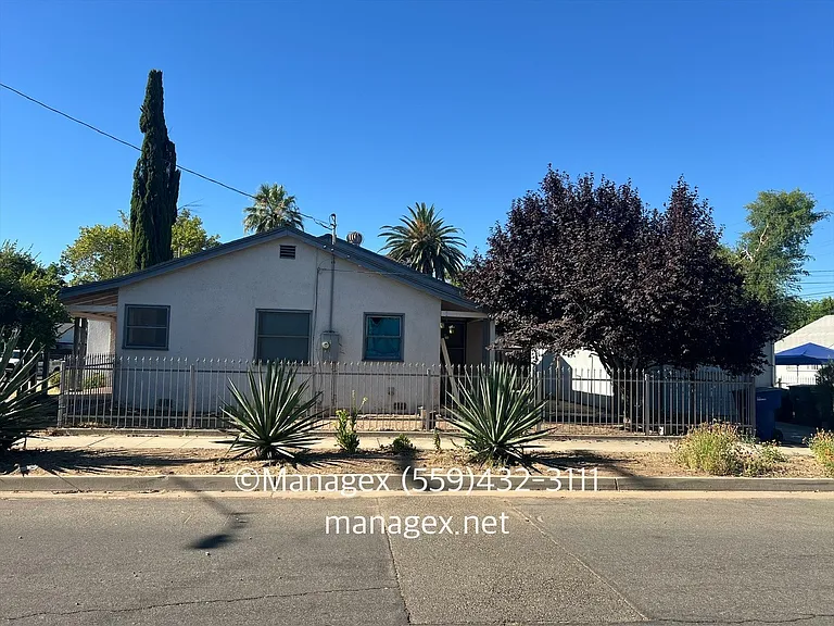 1495 N Safford Ave — Photo 2