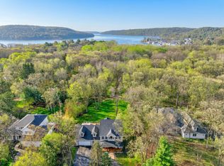 15 Baillon Ln, Lakeland, MN 55043