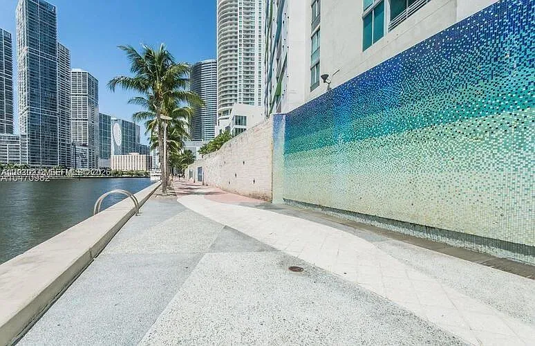 One Miami East — Photo 4