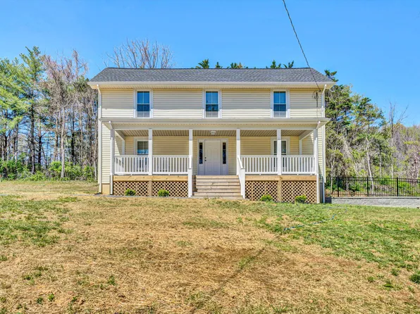 319 Trinity Rd, Troutville, VA 24175