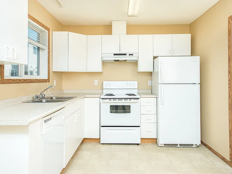 100 Jordan Pkwy — Photo 16