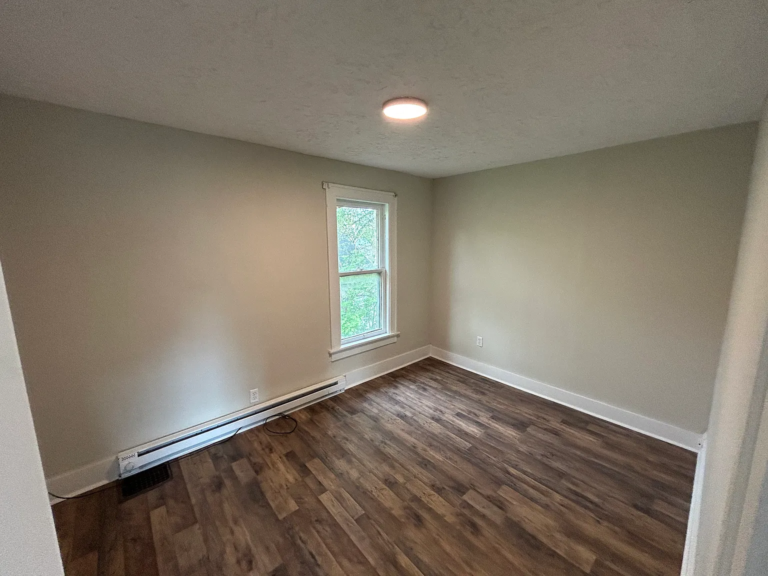 3 bed, 1400 sqft, $1,300 — Photo 4
