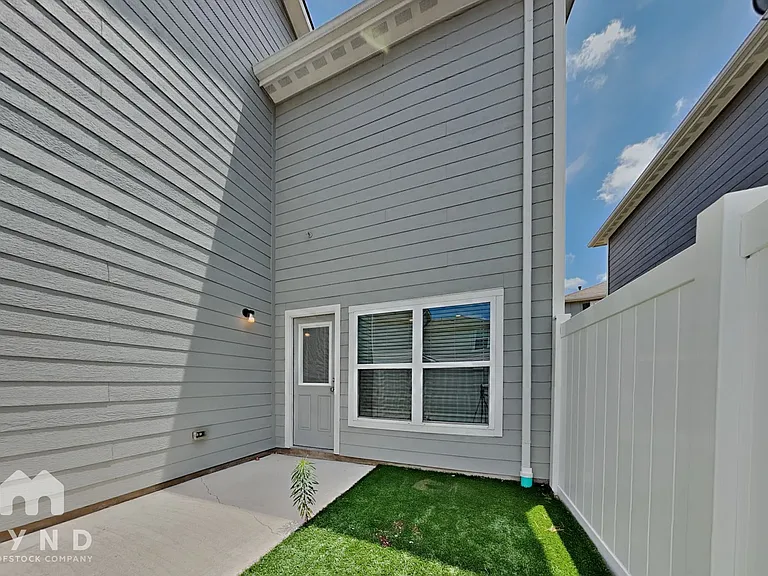 10840 Emerick St — Photo 17