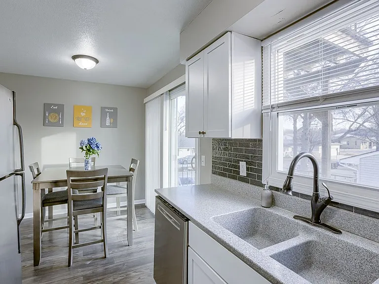 135 E Sheridan St #4 — Photo 1