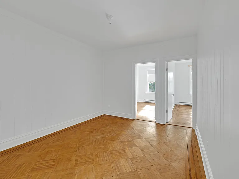 347 Greenwich Ave — Photo 6