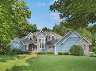 88 Bay Circle Dr, Holland, MI 49424