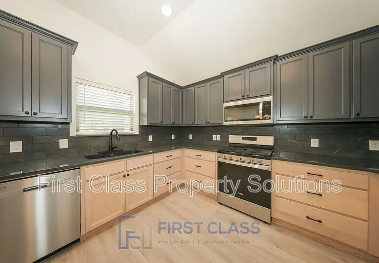 13305 Watson Dr — Photo 4