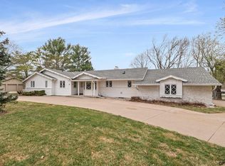 1206 Pine Rd, Omaha, NE 68144