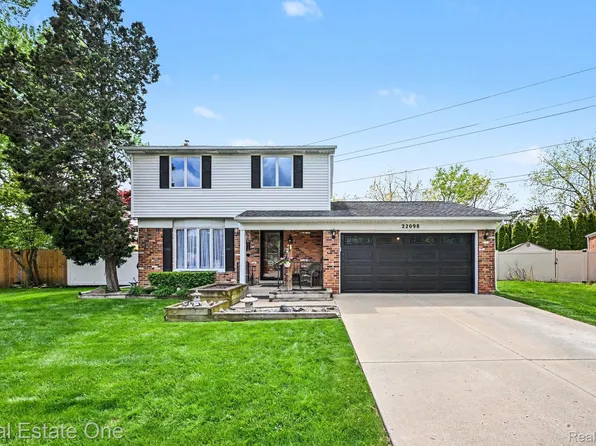 22098 Hillcrest Ct, Woodhaven, MI 48183