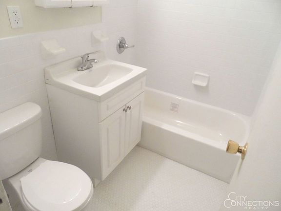 5th image of 310 W 47th St APT 2D