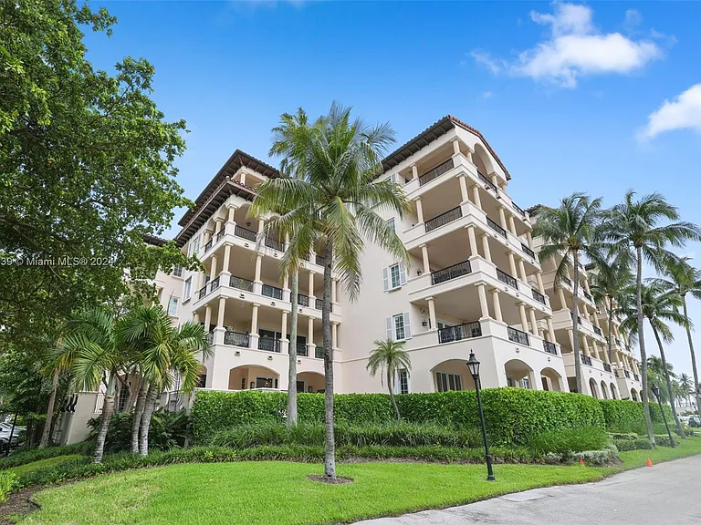 19144 Fisher Island Dr #19144 — Photo 45
