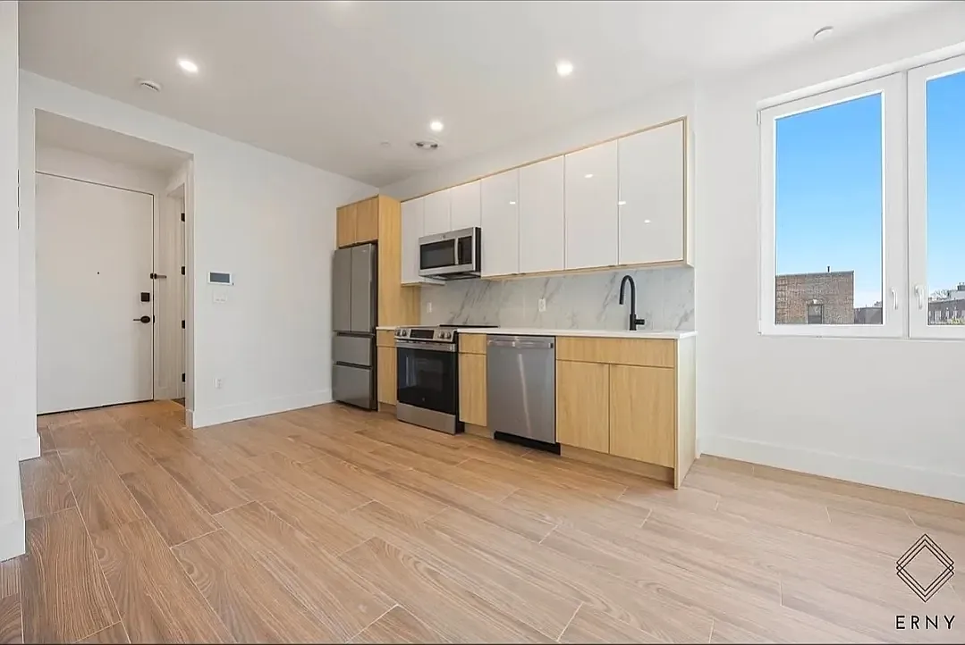 226 Pulaski Street — Photo 1