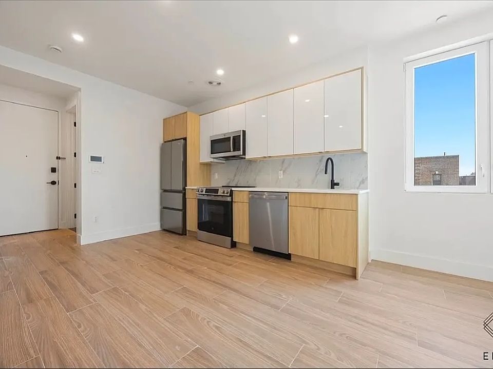1st image of 226 Pulaski St APT 2