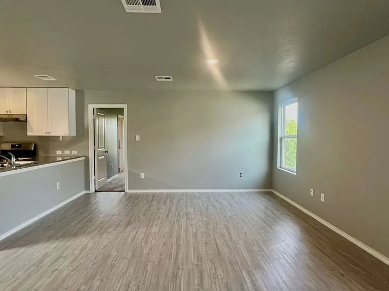 10239 Robbins Crk — Photo 4