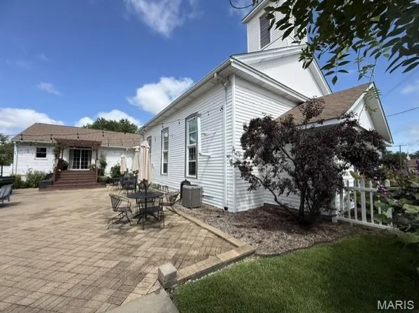 211 W 2nd St, Jonesburg, MO 63351