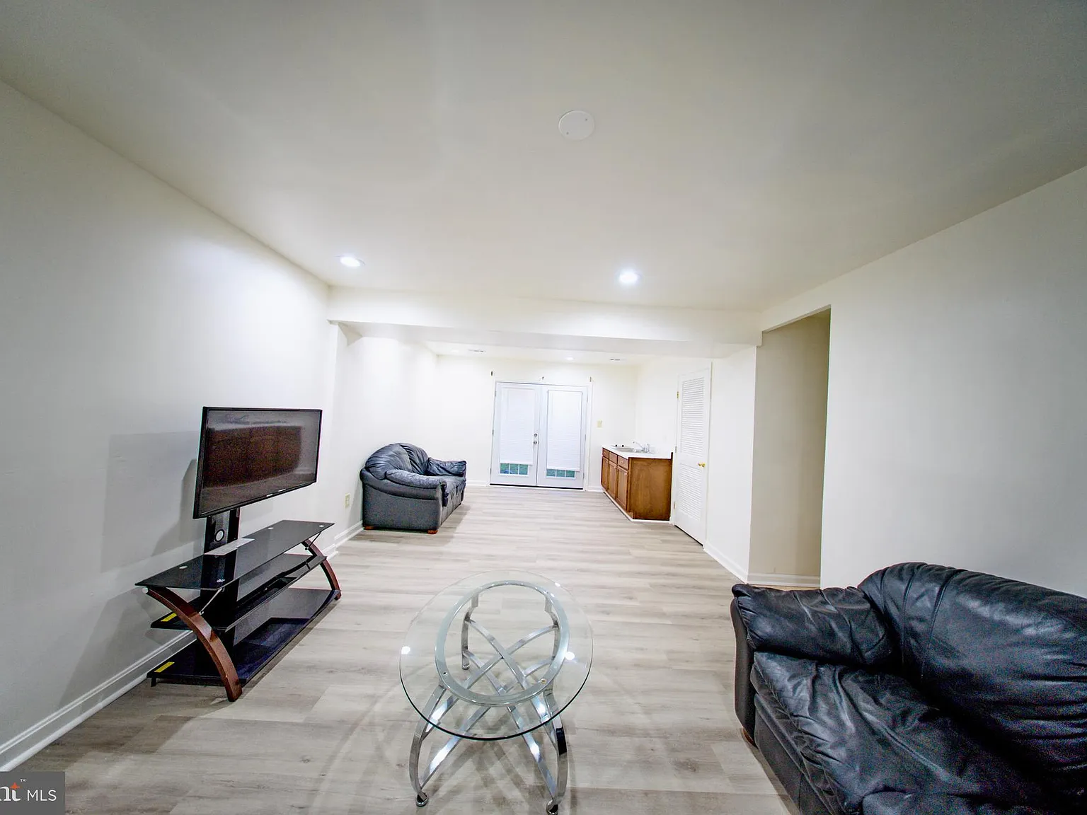 1 bed, 1164 sqft, $1,200 — Photo 3
